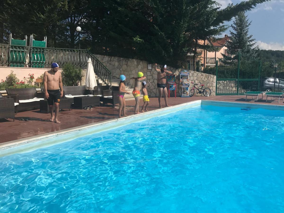 Rifugio Del Cavaliere Aparthotel Ateleta Bagian luar foto
