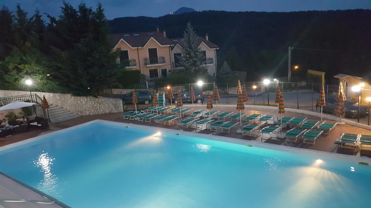 Rifugio Del Cavaliere Aparthotel Ateleta Bagian luar foto