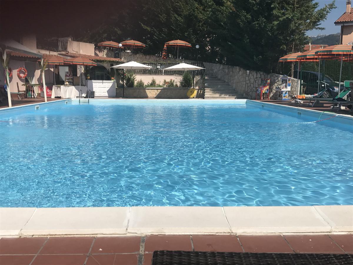 Rifugio Del Cavaliere Aparthotel Ateleta Bagian luar foto